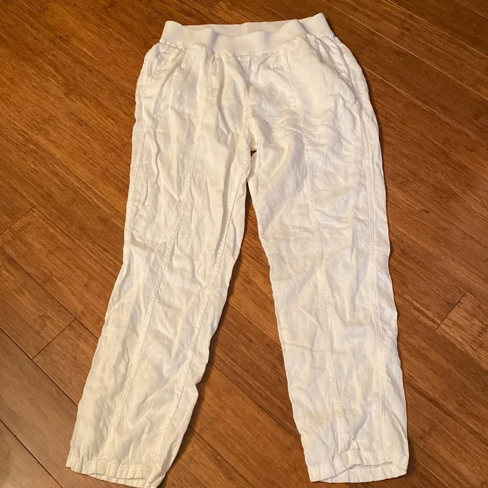 Faherty women’s white pull on pants - size medium- cotton/linen blend- pockets